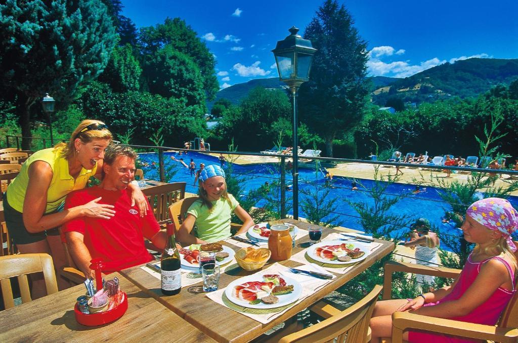 Camping Paradis Marmotel Saint-Geniez-d'Olt Exterior photo